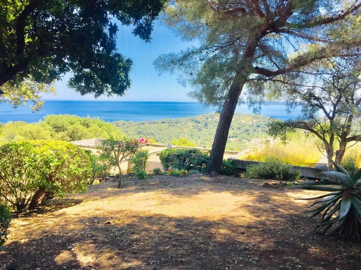 Gaou Benat, village des fourches, Label patrimoine XXe siècle Bormes-les-Mimosas Hébergement de vacances